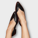 DORA | Elegante décolleté scolpito con tacco basso per un look raffinato